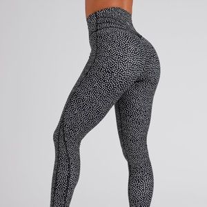 BuffBunny Legacy Bossy Print Leggings size Medium